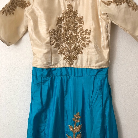 Colder shoulder kurti - Picture 2 of 3